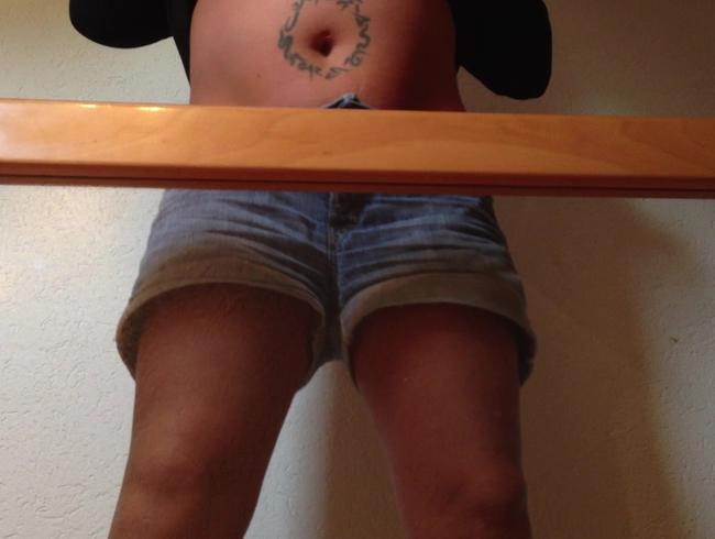 Miss Busty MilF Porno Video: Posing Mom