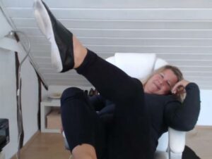 Miss Busty MilF Porno Video: Stinke-Ballettschläppchen am Drallen Arsch